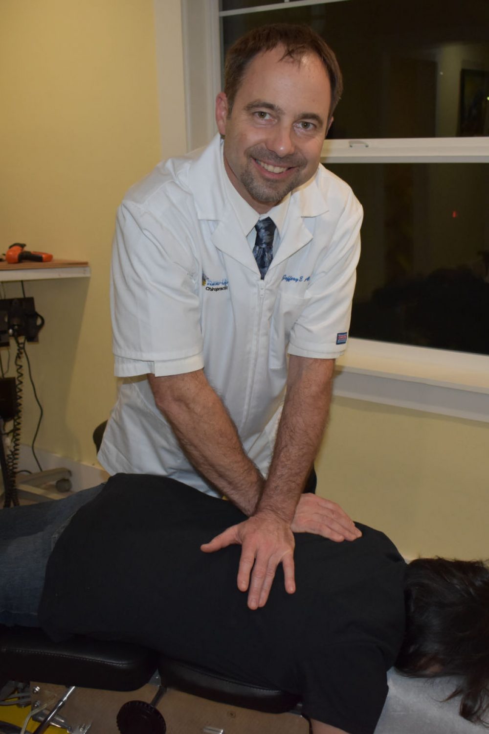 dr-jeff-adjusting-1860x1240